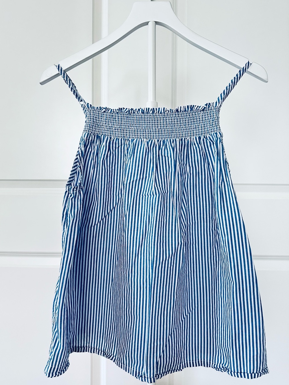 Women’s Old Navy Sleeveless Blue & White Striped Top Size L